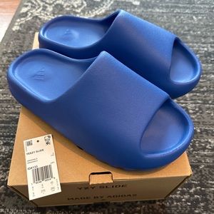 NEW IN BOX Yeezy Slides Azure Size 9